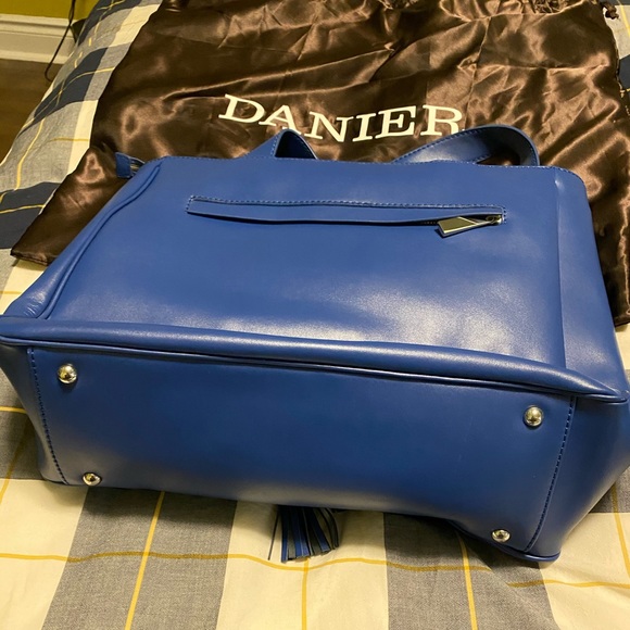 Large Danier Leather bag - Picture 3 of 13